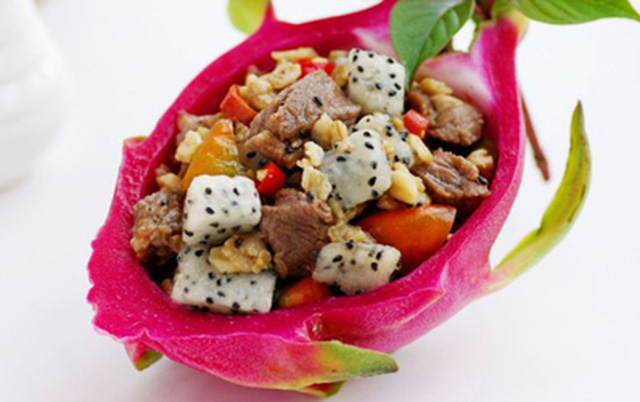 Thịt bò xào thanh long giúp giảm cân